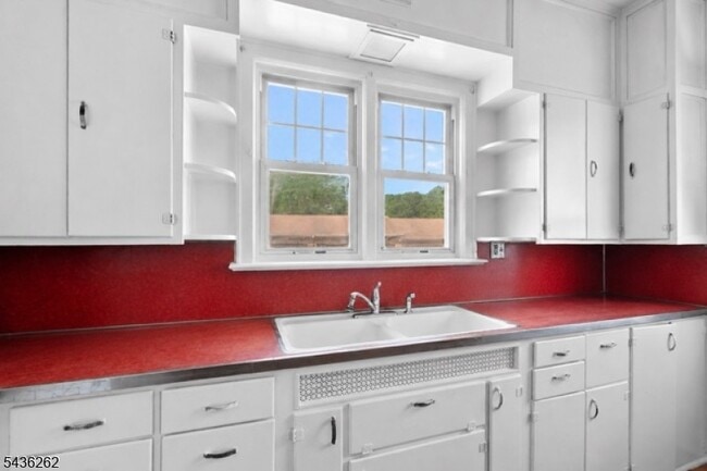 Building Photo - 5514 Berkshire Valley Rd