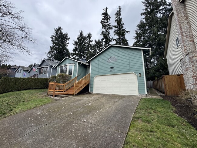 Building Photo - 13235 SW Barberry Dr