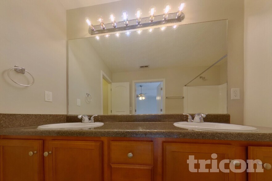 Building Photo - 8129 Brookbend Dr