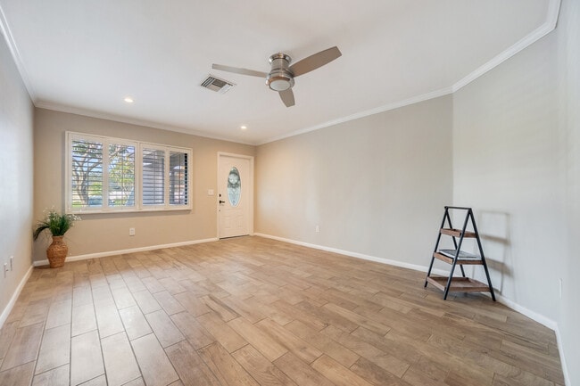 Building Photo - 1759 Azalea Ln