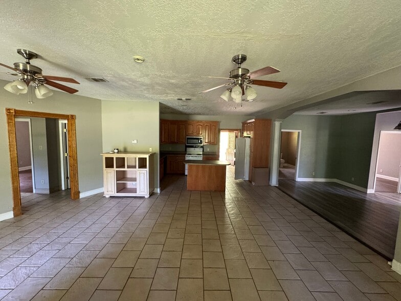 Building Photo - 286 Vestry Rd