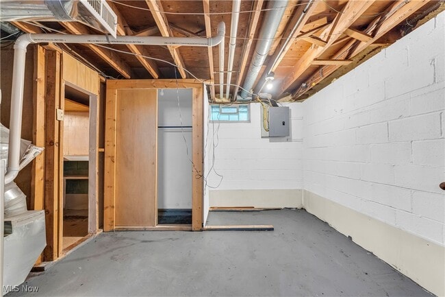 Building Photo - 4728 E 176th St