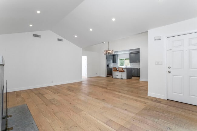 Building Photo - 1444 Stearns Dr