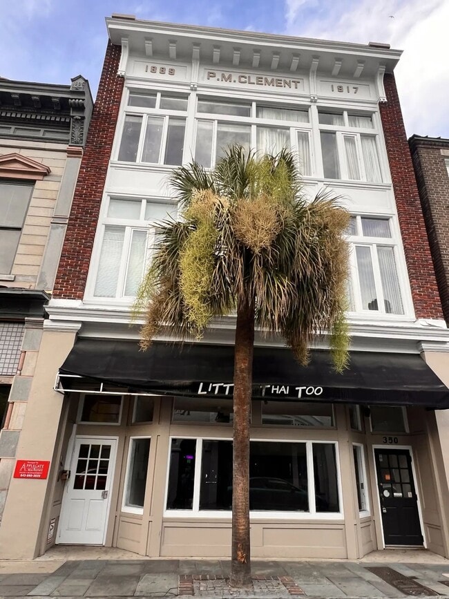 Building Photo - 350 King St