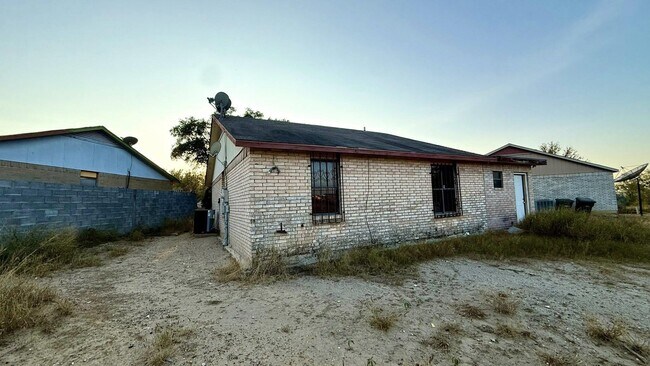 Building Photo - 1001 N Lost Creek Loop