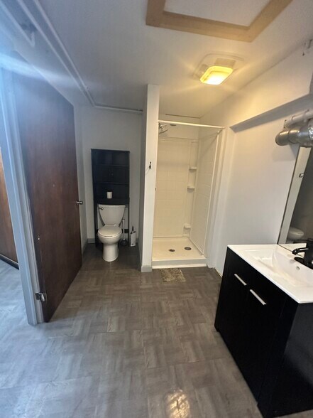 Downstairs Bathroom - 142 Bunker Hill Cir