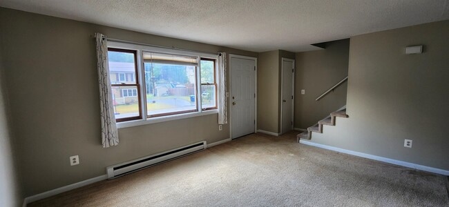 Building Photo - 28 Townhouse Rd