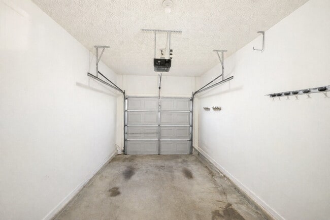 Building Photo - Charming 3bed Cumming Townhome with Walking Trail