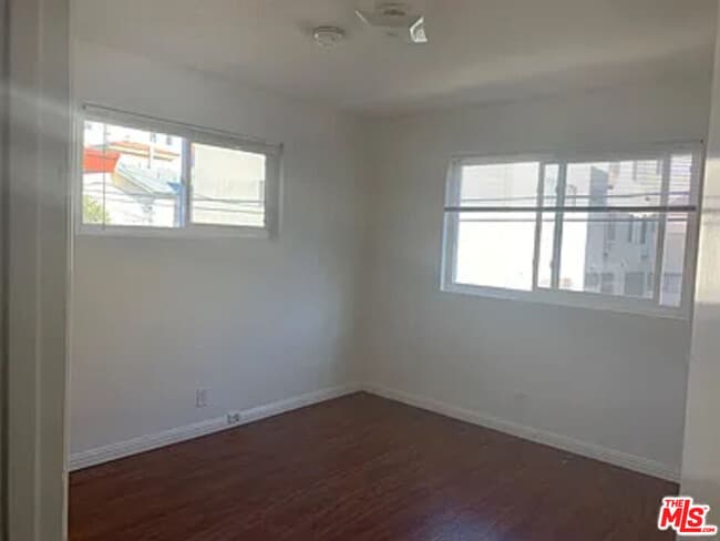 Building Photo - 832 S Gramercy Pl