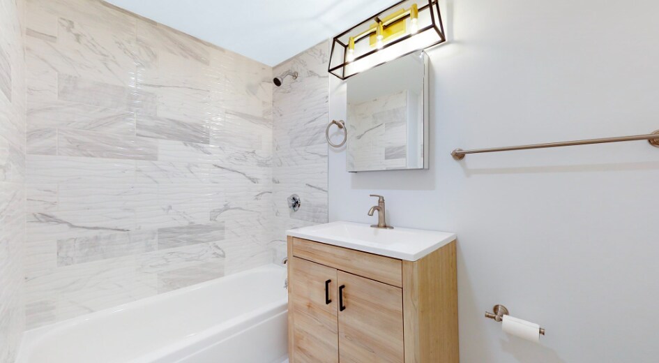 Building Photo - 482 Beacon St