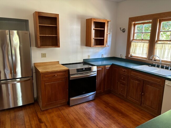 Building Photo - 6448 Benvenue Ave