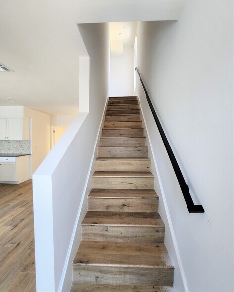 Building Photo - 543 N Kingsley Dr