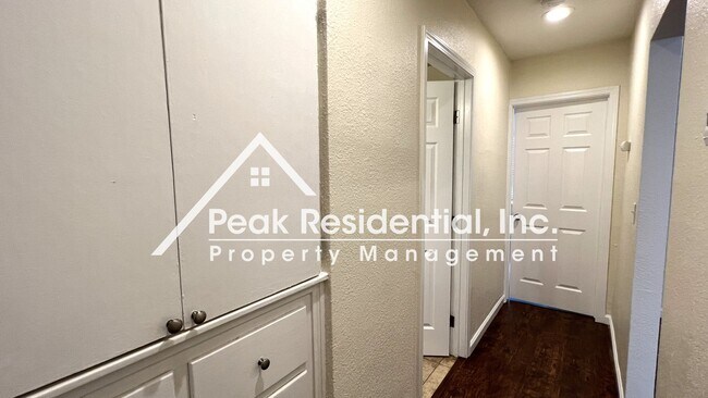 Building Photo - Very Nice 3bd/1ba House with 2 Car Garage