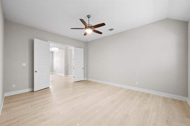 Building Photo - 475 Gamble Dr