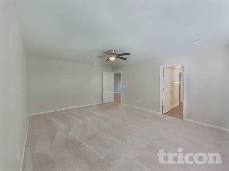 Building Photo - 33 Chalet Ct