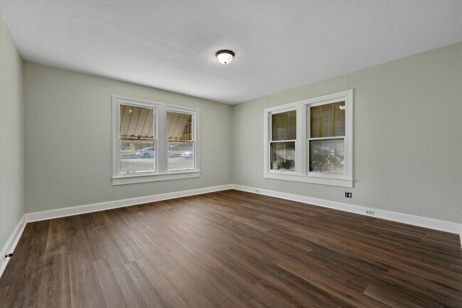 Building Photo - 1511 Maple Ave