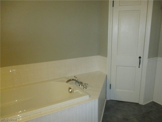 Building Photo - 17084 Sunset Dr