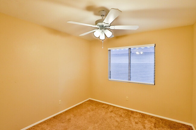 Building Photo - 8438 W Charter Oak Rd