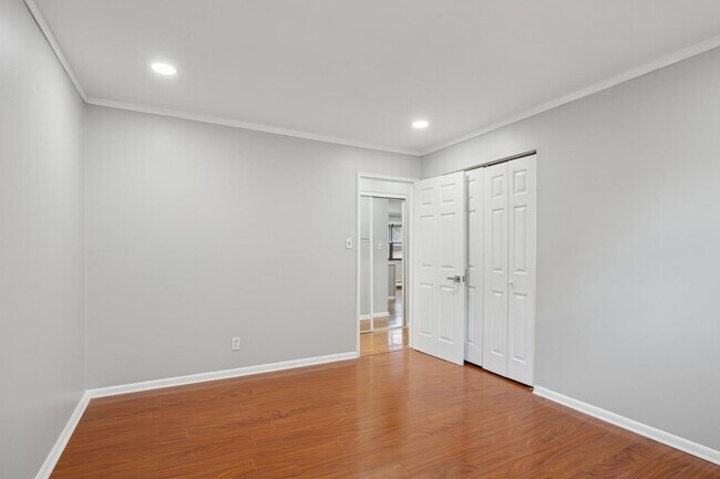 Building Photo - 56 68th St