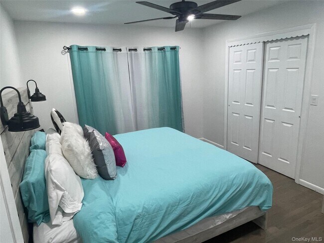 Building Photo - 250 New York Ave