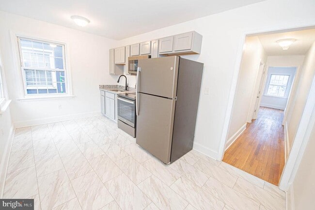 Building Photo - 308 N Division St