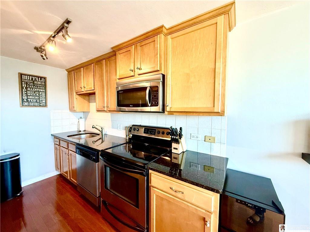 Building Photo - 849 Delaware Ave