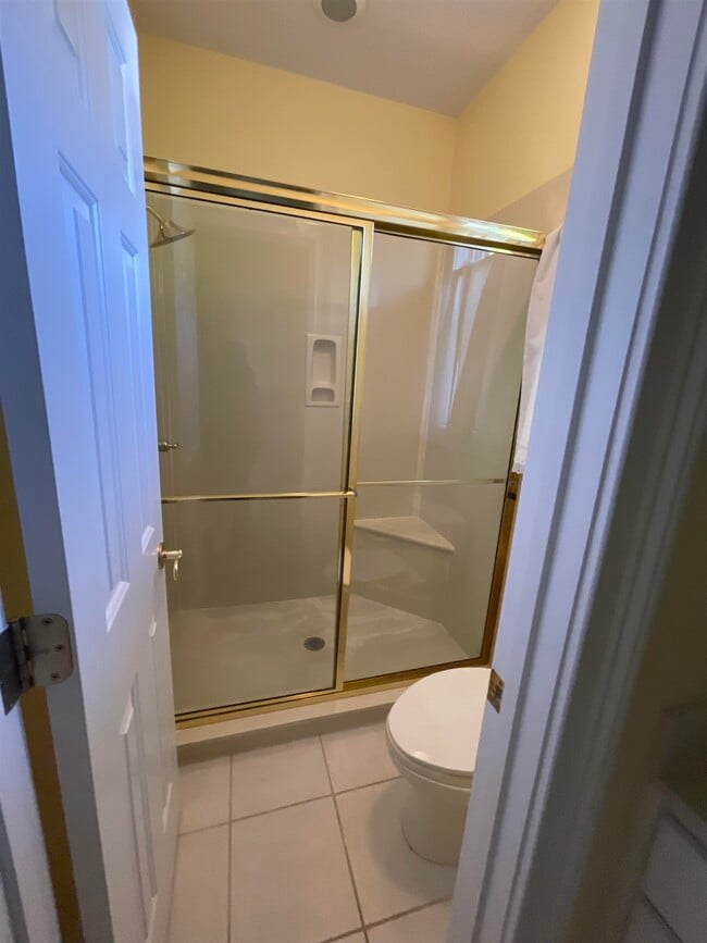 Building Photo - 530 Winterberry Ln