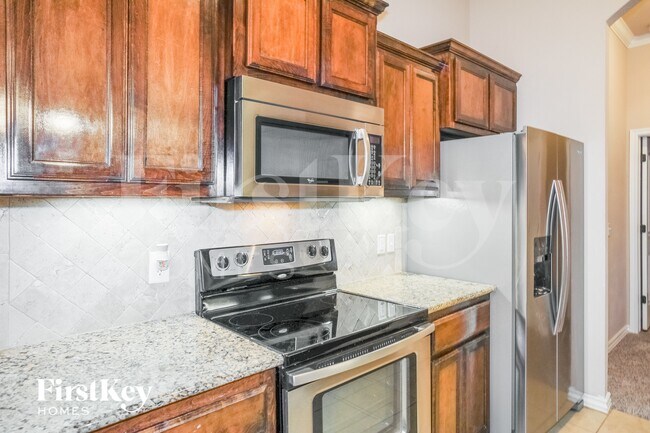 Building Photo - 601 Apple Tree Ln