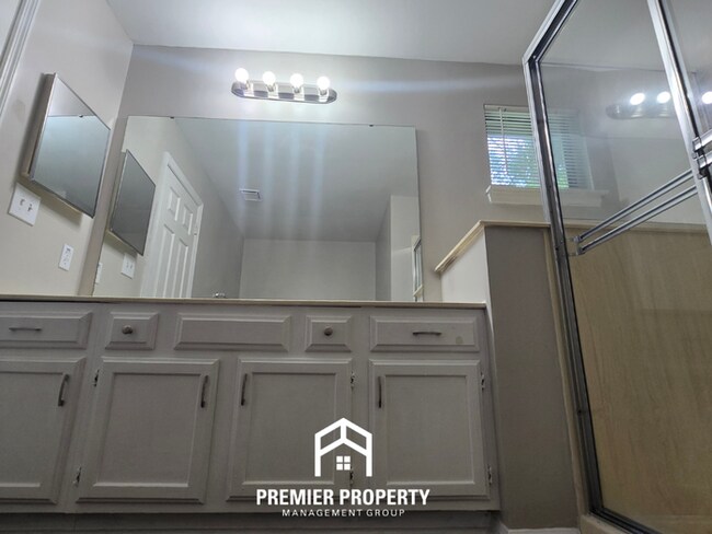 Building Photo - Stunning 3BR/2BA Florissant Home with Fireplace, 2-Car Garage & Fenced Yard!