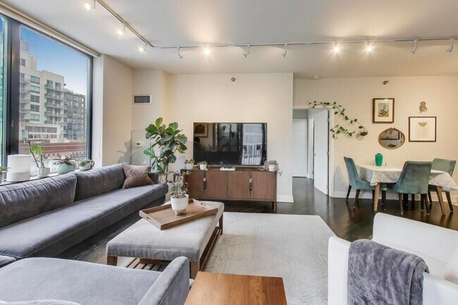 Building Photo - 435 W Erie St