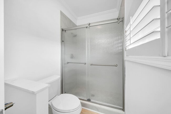 Building Photo - 1524 Glenlake Cir