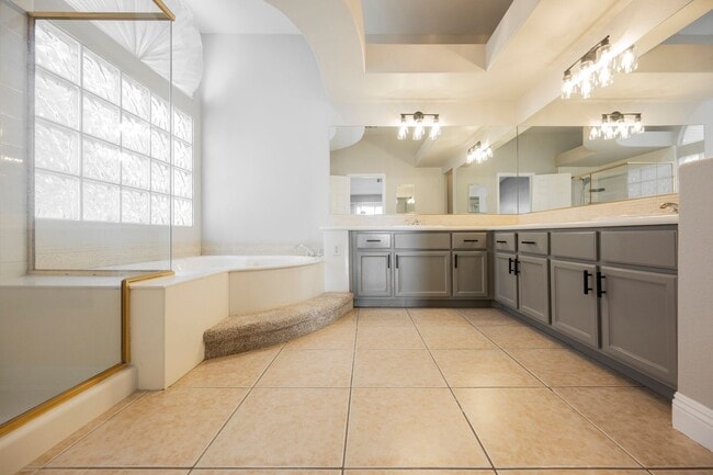 Building Photo - Gorgeous 1 Story Home in Gated Community