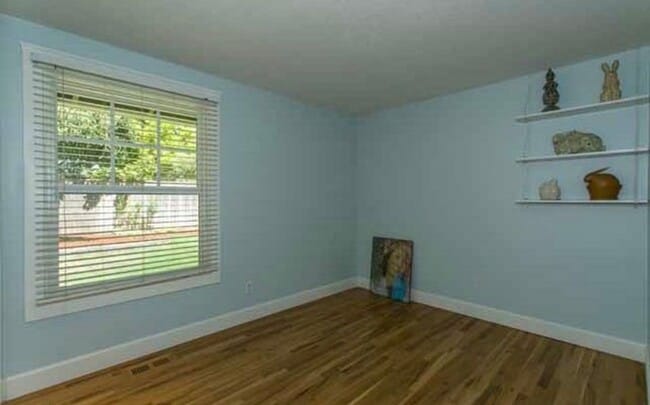 Building Photo - Updated Lake Oswego Home with Hardwood Floors, Large Deck & Owner-Paid Landscaping