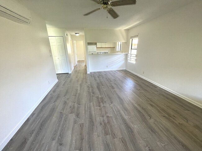 Building Photo - Maui Gardens Unfurnished 1BR/1BA End Unit Available