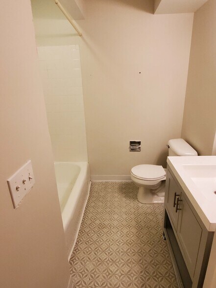 Building Photo - 76 Union Ave SE