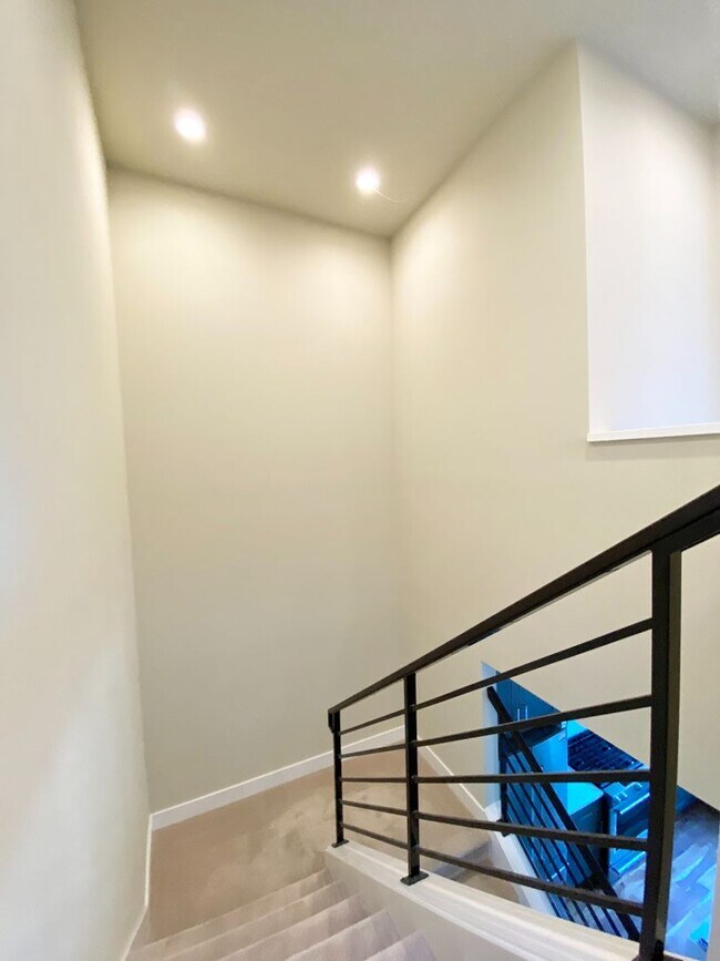 Building Photo - Built in 2017 – Stunning Modern Home for R...