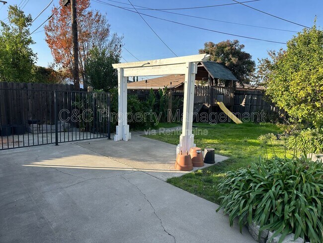 Building Photo - 5700 61st St