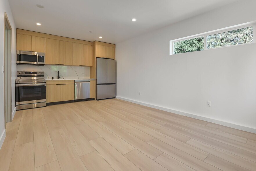 Building Photo - 11004 Hortense St