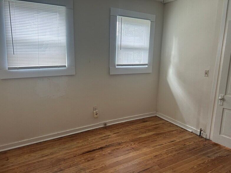 Building Photo - 117 S Highland Ave