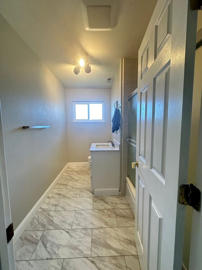 Building Photo - Single Story 3 bedroom In Cute Treelined Vallejo Neighborhood