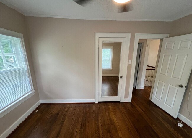 Building Photo - Charming 3-Bed Home Near Loose Park & Plaza!