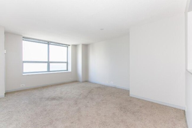 Building Photo - 1 bedroom in Chicago IL 60611