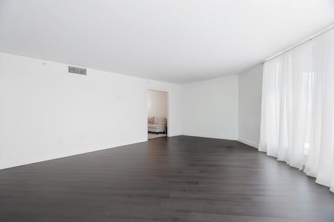 Building Photo - 2565 S Ocean Blvd