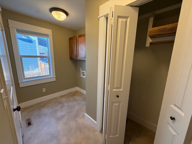 Building Photo - 25 Baldy Ct