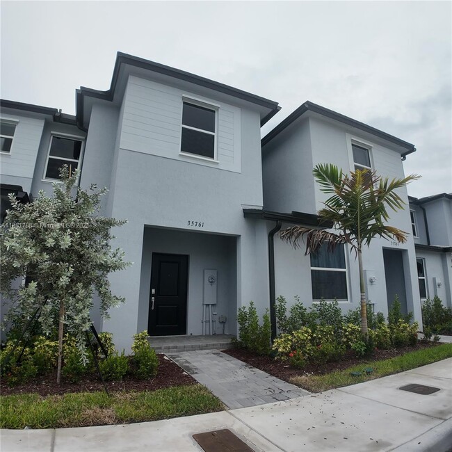 Building Photo - 35761 SW 178th Ct