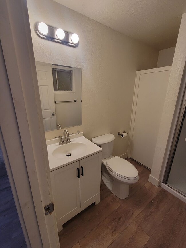 Building Photo - 3 bed/2 bath