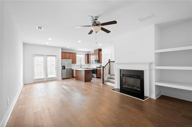 Building Photo - 6256 Hillandale Dr