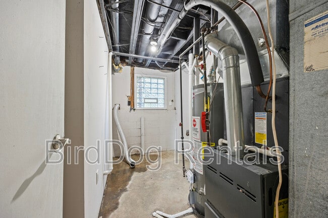 Building Photo - 5970 Almina Dr