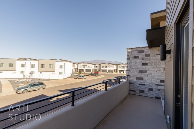 Building Photo - Move-In Special.  First 2 months Rent Redu...