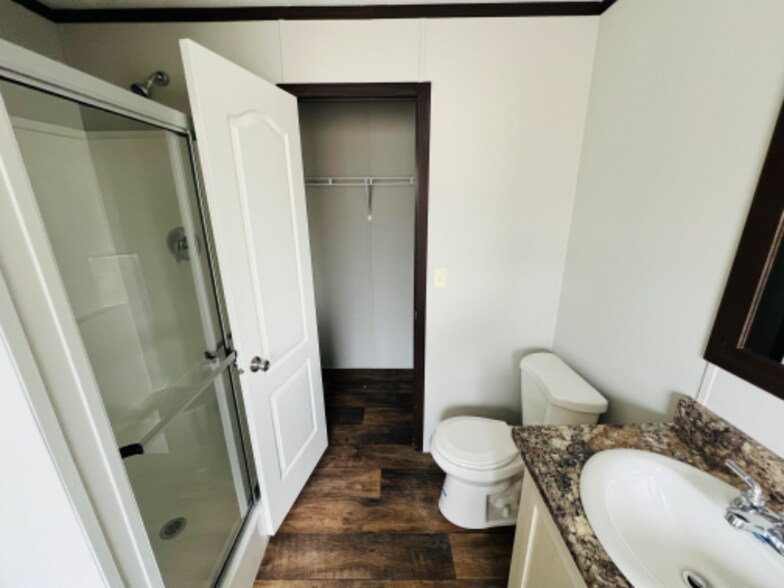 Building Photo - 9477 Lansdowne Rd